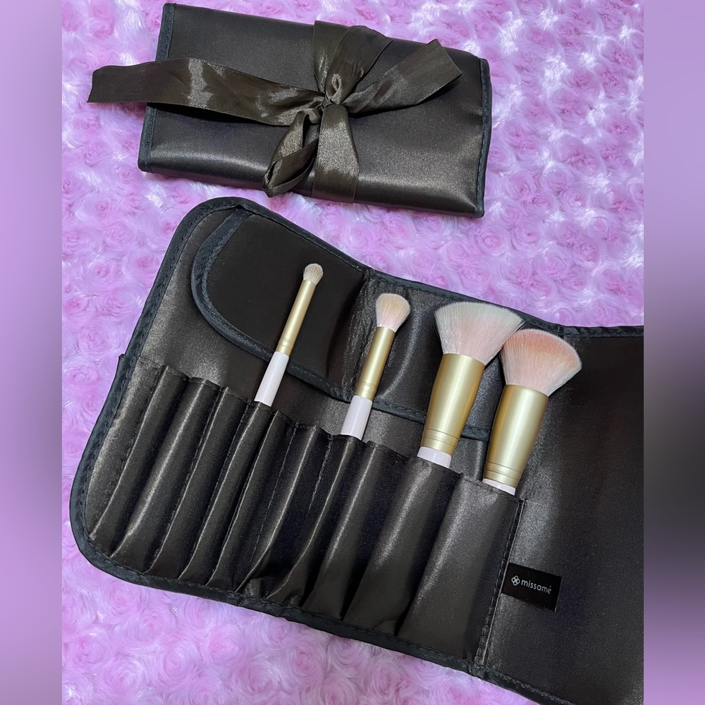 Makeup brush holder case
